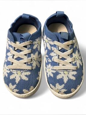 Toddler Girl Size 7 Carter’s Blue & White Floral Stretchy Knit Slip-on Sneakers
